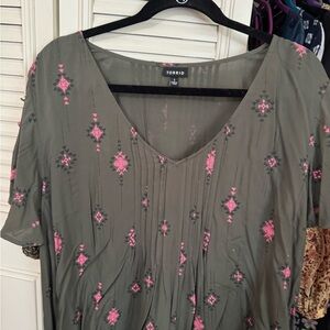 Torrid Gray and Pink Embellished Short Sleeve Blouse